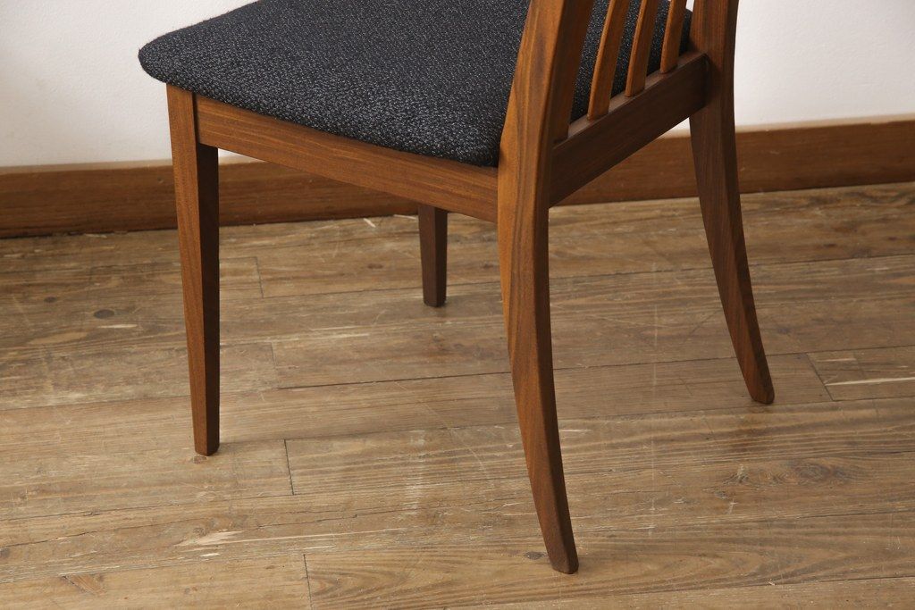 チェア2脚をリペア&カスタム!ご希望の生地で座面を張り替え、本体は現状をベースに着色。(ダイニングチェア、椅子、ビンテージ)