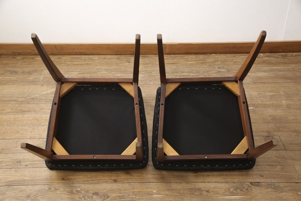 チェア2脚をリペア&カスタム!ご希望の生地で座面を張り替え、本体は現状をベースに着色。(ダイニングチェア、椅子、ビンテージ)