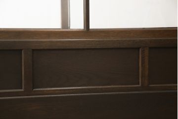 ガラスケースをリペア&カスタム!高さを台輪にて調整。鍵を取り付け、現状のお品物に合わせて着色。(ショーケース、陳列棚)