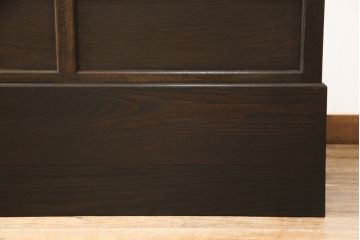 ガラスケースをリペア&カスタム!高さを台輪にて調整。鍵を取り付け、現状のお品物に合わせて着色。(ショーケース、陳列棚)
