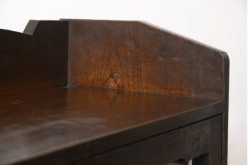 戸棚の見た目を変えずに綺麗にリペア!元の雰囲気を残して仕上げ。(収納棚、本箱、ブックケース)