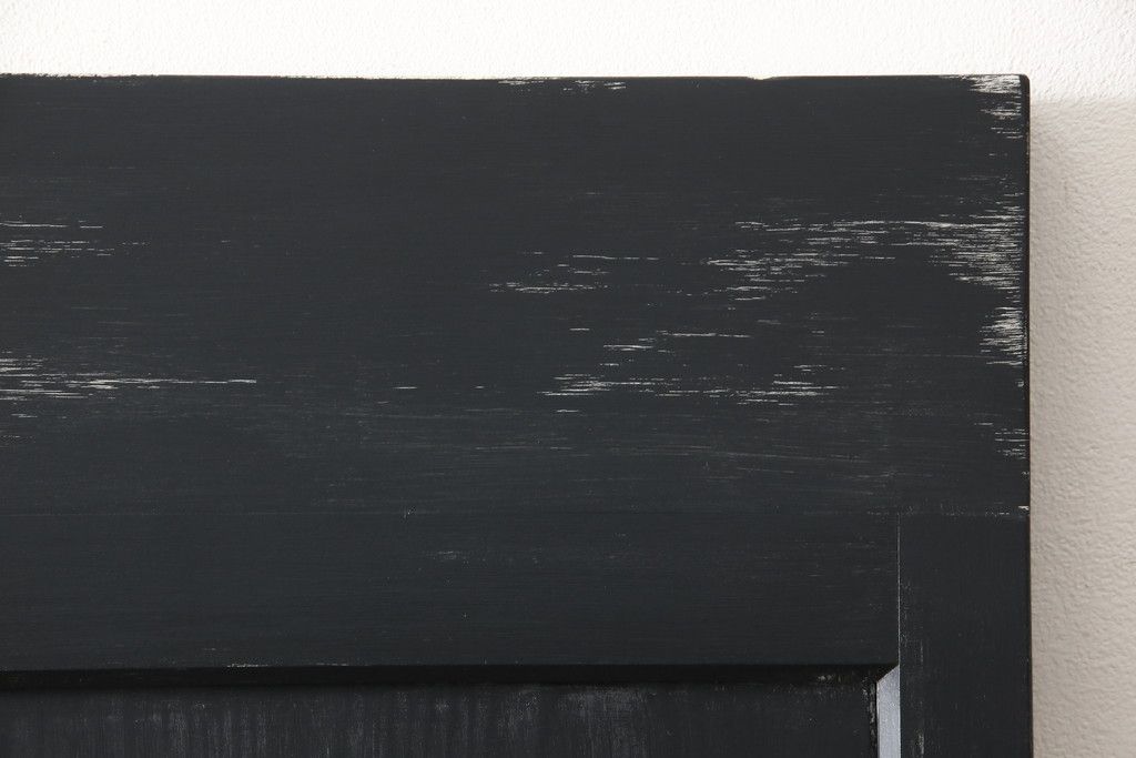 ガラス戸をリペア&カスタム!高さをリサイズし、中央のガラスのみ市松デザインのガラスに交換。戸車を取付け、付け足した部材は本体の色味に合わせて着色。(引き戸、建具)