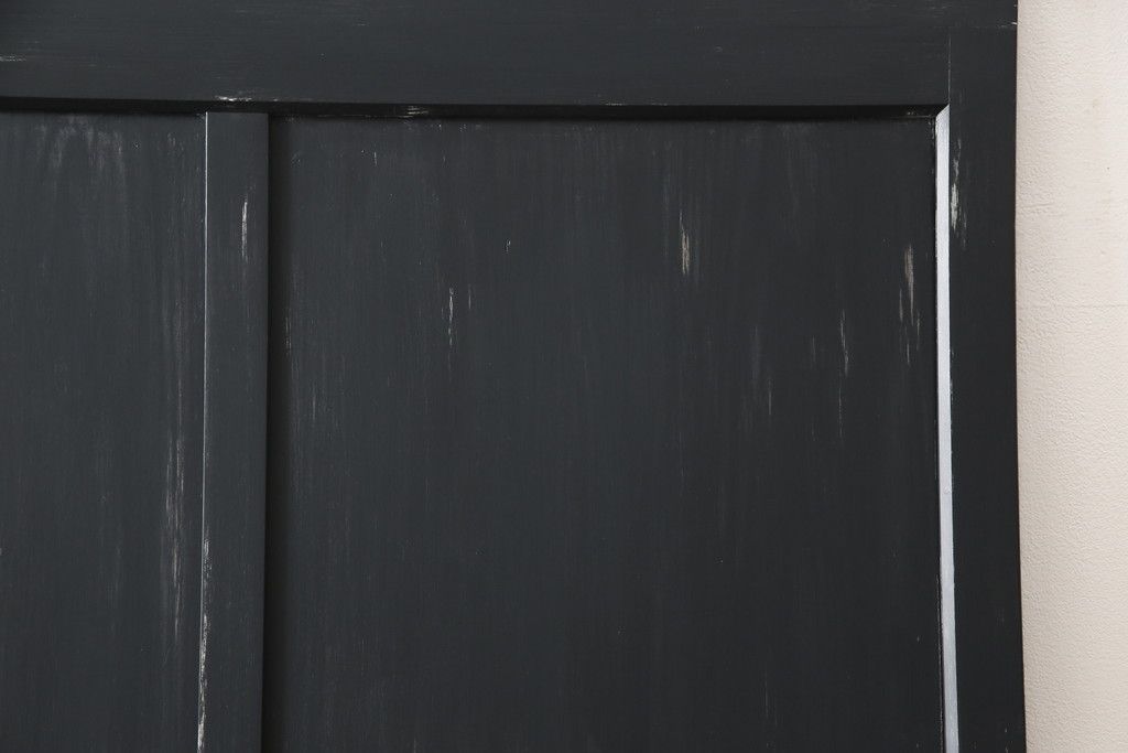 ガラス戸をリペア&カスタム!高さをリサイズし、中央のガラスのみ市松デザインのガラスに交換。戸車を取付け、付け足した部材は本体の色味に合わせて着色。(引き戸、建具)