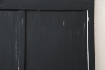 ガラス戸をリペア&カスタム!高さをリサイズし、中央のガラスのみ市松デザインのガラスに交換。戸車を取付け、付け足した部材は本体の色味に合わせて着色。(引き戸、建具)