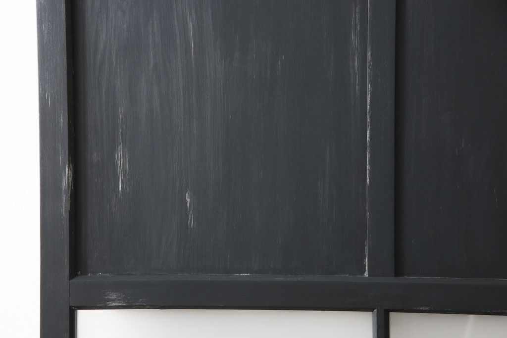 ガラス戸をリペア&カスタム!高さをリサイズし、中央のガラスのみ市松デザインのガラスに交換。戸車を取付け、付け足した部材は本体の色味に合わせて着色。(引き戸、建具)