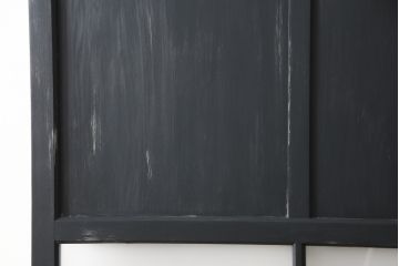 ガラス戸をリペア&カスタム!高さをリサイズし、中央のガラスのみ市松デザインのガラスに交換。戸車を取付け、付け足した部材は本体の色味に合わせて着色。(引き戸、建具)