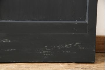 ガラス戸をリペア&カスタム!高さをリサイズし、中央のガラスのみ市松デザインのガラスに交換。戸車を取付け、付け足した部材は本体の色味に合わせて着色。(引き戸、建具)