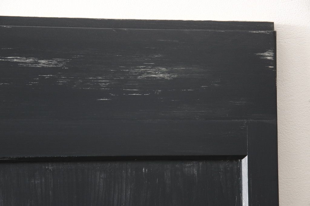 ガラス戸をリペア&カスタム!高さをリサイズし、中央のガラスのみ市松デザインのガラスに交換。戸車を取付け、付け足した部材は本体の色味に合わせて着色。(引き戸、建具)