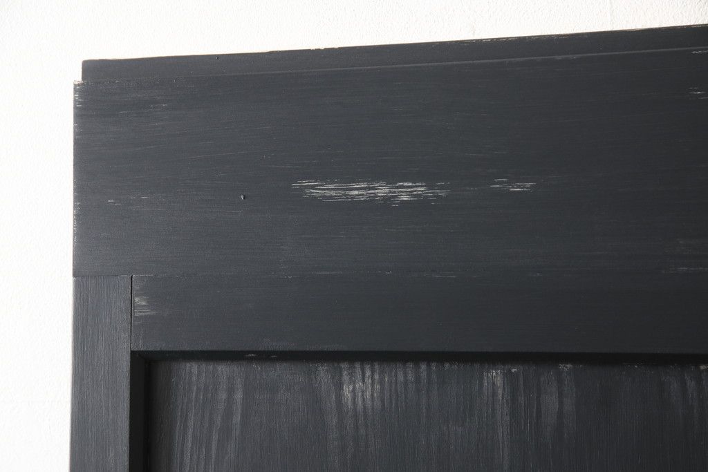 ガラス戸をリペア&カスタム!高さをリサイズし、中央のガラスのみ市松デザインのガラスに交換。戸車を取付け、付け足した部材は本体の色味に合わせて着色。(引き戸、建具)