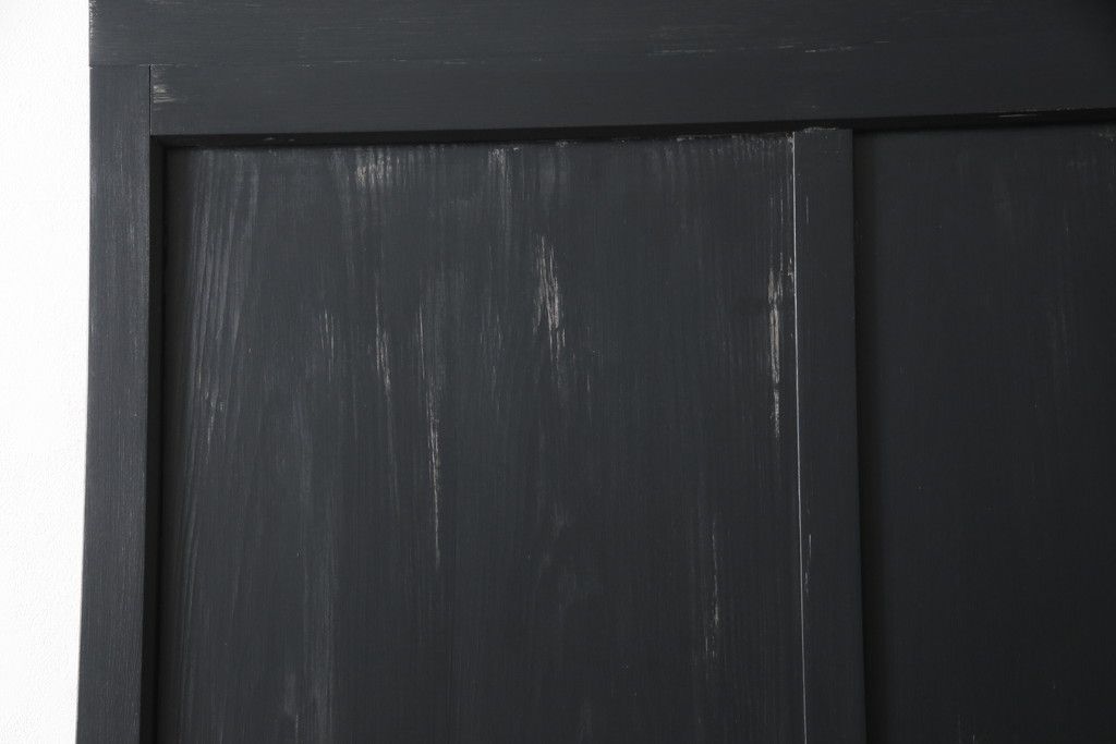 ガラス戸をリペア&カスタム!高さをリサイズし、中央のガラスのみ市松デザインのガラスに交換。戸車を取付け、付け足した部材は本体の色味に合わせて着色。(引き戸、建具)