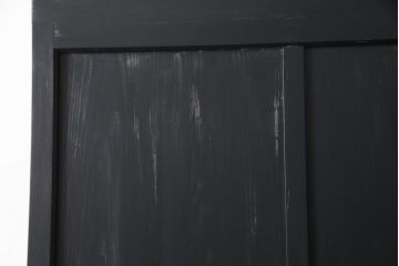 ガラス戸をリペア&カスタム!高さをリサイズし、中央のガラスのみ市松デザインのガラスに交換。戸車を取付け、付け足した部材は本体の色味に合わせて着色。(引き戸、建具)