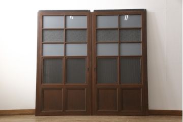 ガラス戸2枚をリペア&カスタム!高さと幅をリサイズし、指定箇所にすりガラス・ダイヤガラス ・モールガラスを配置。戸車を取付け、全体的に着色後水性ワックスにて仕上げ。(建具、引き戸)