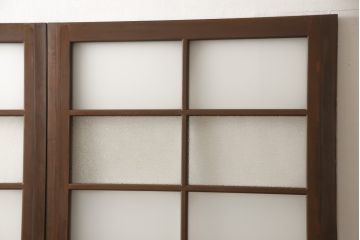 ガラス戸2枚をリペア&カスタム!高さと幅をリサイズし、指定箇所にすりガラス・ダイヤガラス ・モールガラスを配置。戸車を取付け、全体的に着色後水性ワックスにて仕上げ。(建具、引き戸)