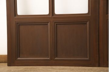 ガラス戸2枚をリペア&カスタム!高さと幅をリサイズし、指定箇所にすりガラス・ダイヤガラス ・モールガラスを配置。戸車を取付け、全体的に着色後水性ワックスにて仕上げ。(建具、引き戸)