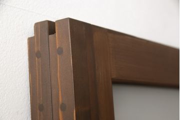 ガラス戸2枚をリペア&カスタム!高さと幅をリサイズし、指定箇所にすりガラス・ダイヤガラス ・モールガラスを配置。戸車を取付け、全体的に着色後水性ワックスにて仕上げ。(建具、引き戸)