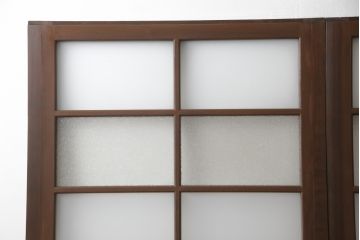 ガラス戸2枚をリペア&カスタム!高さと幅をリサイズし、指定箇所にすりガラス・ダイヤガラス ・モールガラスを配置。戸車を取付け、全体的に着色後水性ワックスにて仕上げ。(建具、引き戸)