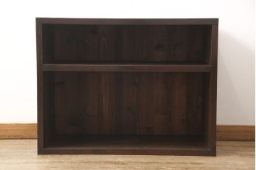 関東水屋箪笥をリペア&カスタム!本体幅に合わせ出ている部分をカットし、金具の欠損箇所には近しいものを取り付け。本体は現状をベースに1トーン程落ち着いた色味に着色。(時代箪笥、収納棚、戸棚、キャビネット、食器棚、リビングボード、サイドボード)