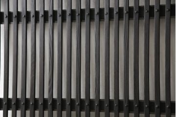 ガラス入り格子戸2枚をリペア&カスタム!高さと幅をリサイズし、ガラスは当店オリジナルの麻の葉紋様ガラスに交換。色味は当店商品を参考に着色。(引き戸、玄関戸、建具)