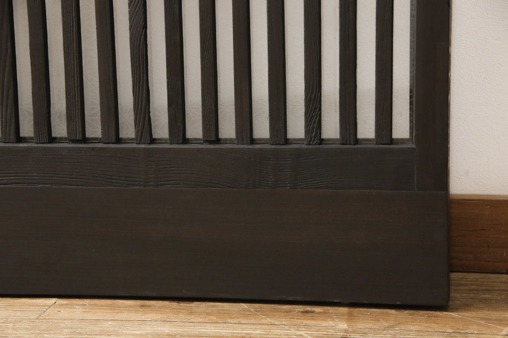 ガラス入り格子戸2枚をリペア&カスタム!高さと幅をリサイズし、ガラスは当店オリジナルの麻の葉紋様ガラスに交換。色味は当店商品を参考に着色。(引き戸、玄関戸、建具)