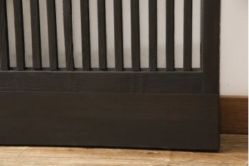 ガラス入り格子戸2枚をリペア&カスタム!高さと幅をリサイズし、ガラスは当店オリジナルの麻の葉紋様ガラスに交換。色味は当店商品を参考に着色。(引き戸、玄関戸、建具)