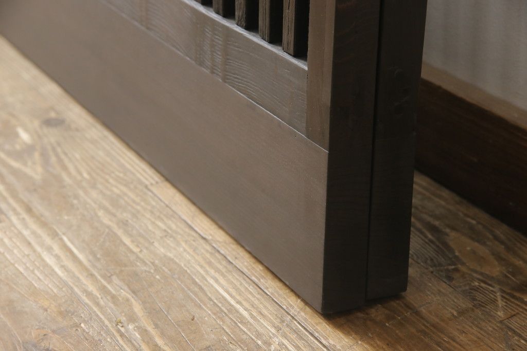 ガラス入り格子戸2枚をリペア&カスタム!高さと幅をリサイズし、ガラスは当店オリジナルの麻の葉紋様ガラスに交換。色味は当店商品を参考に着色。(引き戸、玄関戸、建具)