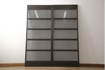 ガラス入り格子戸2枚をリペア&カスタム!高さと幅をリサイズし、ガラスは当店オリジナルの麻の葉紋様ガラスに交換。色味は当店商品を参考に着色。(引き戸、玄関戸、建具)