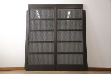 ガラス入り格子戸2枚をリペア&カスタム!高さと幅をリサイズし、ガラスは当店オリジナルの麻の葉紋様ガラスに交換。色味は当店商品を参考に着色。(引き戸、玄関戸、建具)