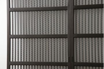 ガラス入り格子戸2枚をリペア&カスタム!高さと幅をリサイズし、ガラスは当店オリジナルの麻の葉紋様ガラスに交換。色味は当店商品を参考に着色。(引き戸、玄関戸、建具)