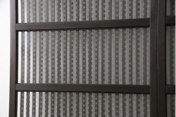 ガラス入り格子戸2枚をリペア&カスタム!高さと幅をリサイズし、ガラスは当店オリジナルの麻の葉紋様ガラスに交換。色味は当店商品を参考に着色。(引き戸、玄関戸、建具)