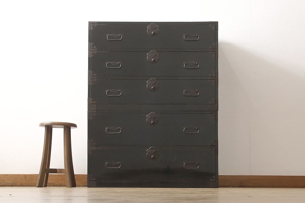 庄内箪笥の見た目を変えずに綺麗にリペア!元の雰囲気を残しつつ研磨して仕上げ。(重ね箪笥、時代箪笥、引き出し)