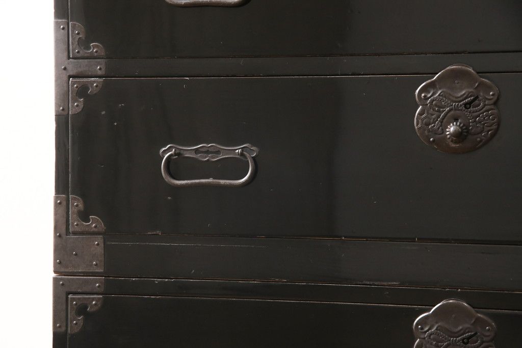 庄内箪笥の見た目を変えずに綺麗にリペア!元の雰囲気を残しつつ研磨して仕上げ。(重ね箪笥、時代箪笥、引き出し)