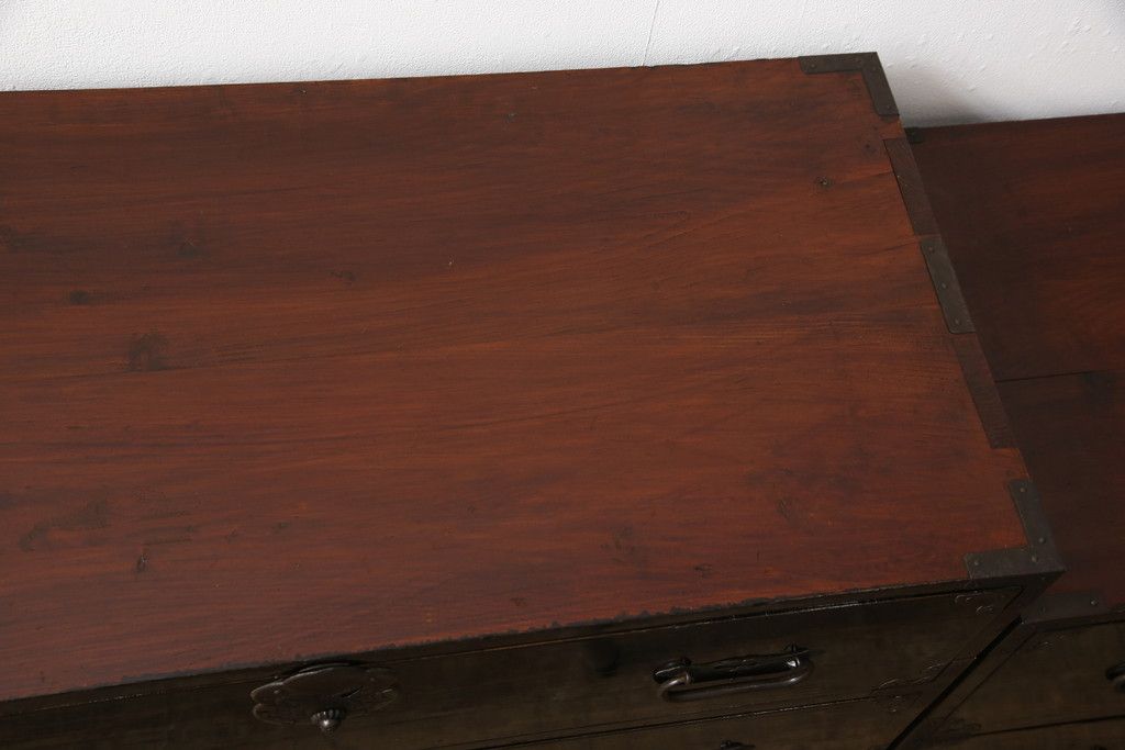 庄内箪笥の見た目を変えずに綺麗にリペア!元の雰囲気を残しつつ研磨して仕上げ。(重ね箪笥、時代箪笥、引き出し)