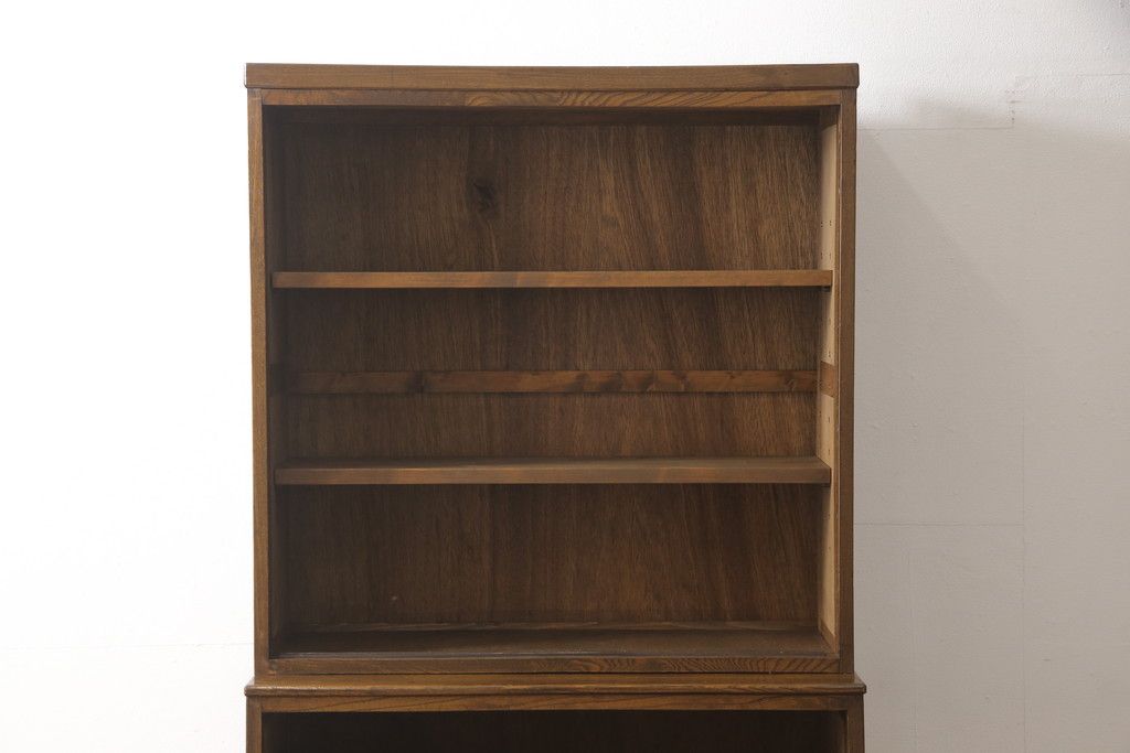 戸棚をリペア&カスタム!下段引き戸に結霜ガラスをはめ込み、割れがある既存の棚板をあらたに製作。本体は現状をベースにして1トーン程落ち着いた色味に着色。(収納棚、食器棚、キャビネット)