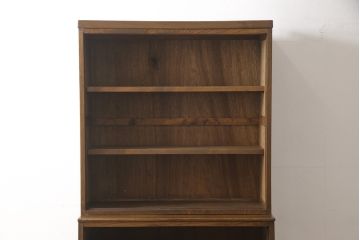 戸棚をリペア&カスタム!下段引き戸に結霜ガラスをはめ込み、割れがある既存の棚板をあらたに製作。本体は現状をベースにして1トーン程落ち着いた色味に着色。(収納棚、食器棚、キャビネット)