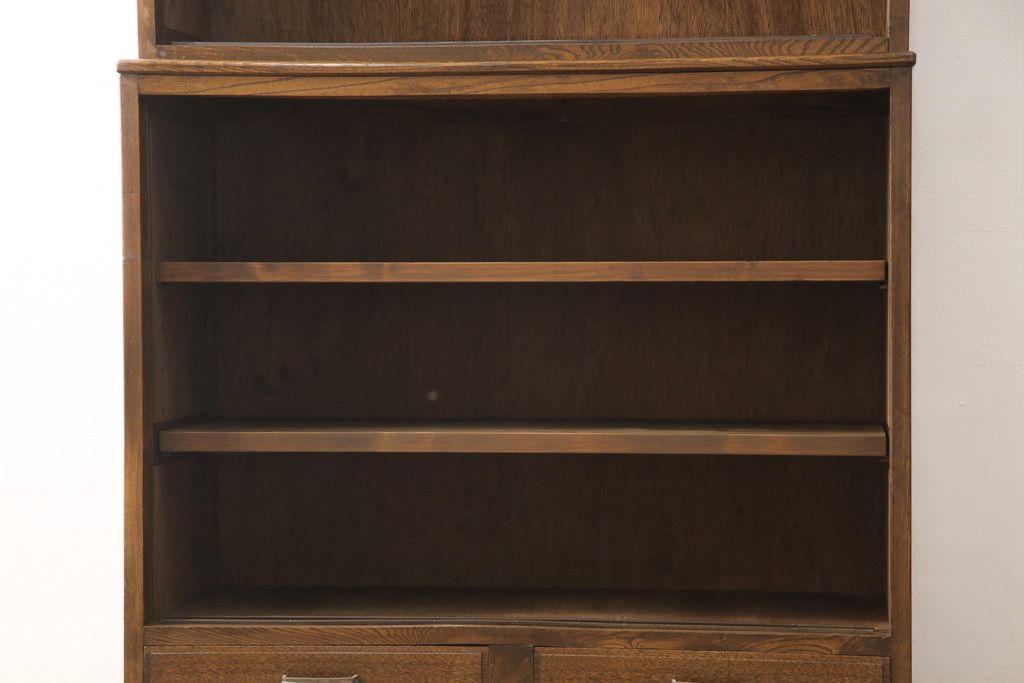 戸棚をリペア&カスタム!下段引き戸に結霜ガラスをはめ込み、割れがある既存の棚板をあらたに製作。本体は現状をベースにして1トーン程落ち着いた色味に着色。(収納棚、食器棚、キャビネット)