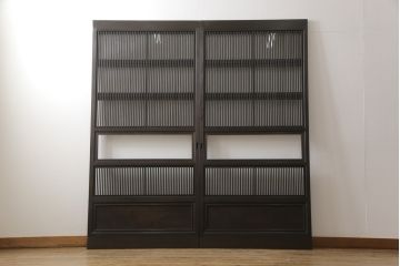 格子戸2枚をリペア&カスタム!高さをリサイズし、全てのガラスを新品のクリアガラスに交換。お客様がご用意した金具を取り付け。本体は現状をベースに着色。(ガラス帯戸、引き戸、建具)