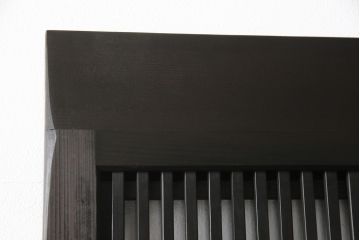 格子戸2枚をリペア&カスタム!高さをリサイズし、全てのガラスを新品のクリアガラスに交換。お客様がご用意した金具を取り付け。本体は現状をベースに着色。(ガラス帯戸、引き戸、建具)