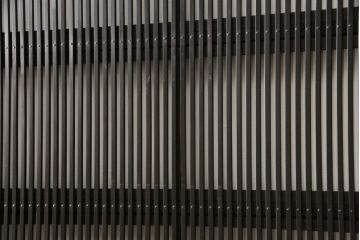 格子戸2枚をリペア&カスタム!高さをリサイズし、全てのガラスを新品のクリアガラスに交換。お客様がご用意した金具を取り付け。本体は現状をベースに着色。(ガラス帯戸、引き戸、建具)