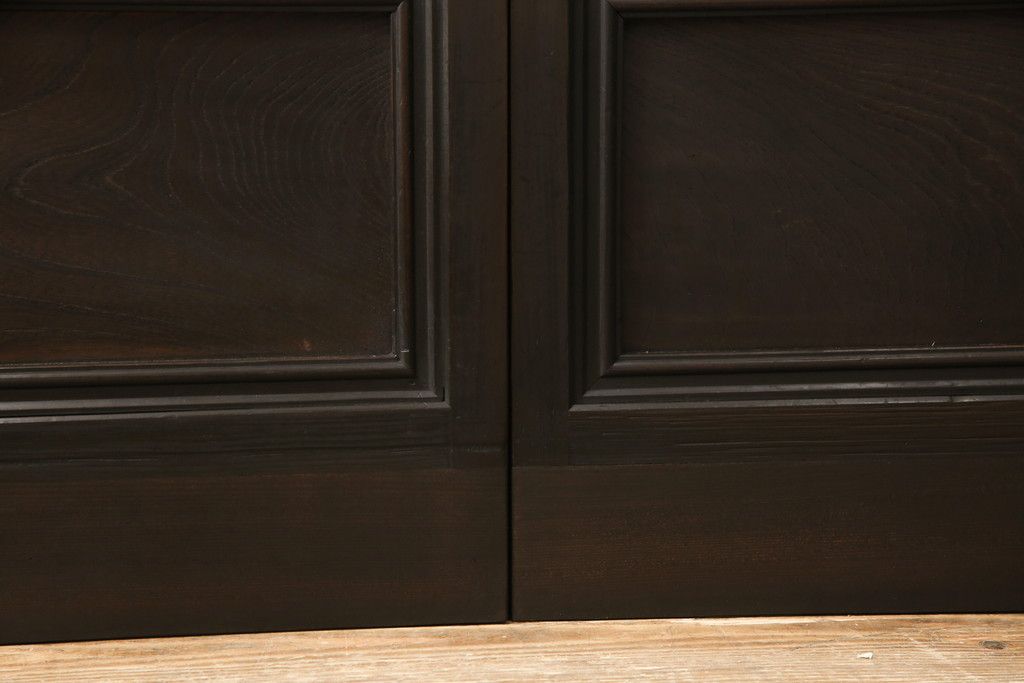 格子戸2枚をリペア&カスタム!高さをリサイズし、全てのガラスを新品のクリアガラスに交換。お客様がご用意した金具を取り付け。本体は現状をベースに着色。(ガラス帯戸、引き戸、建具)