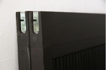 格子戸2枚をリペア&カスタム!高さをリサイズし、全てのガラスを新品のクリアガラスに交換。お客様がご用意した金具を取り付け。本体は現状をベースに着色。(ガラス帯戸、引き戸、建具)