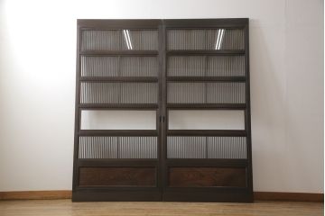 格子戸2枚をリペア&カスタム!高さをリサイズし、全てのガラスを新品のクリアガラスに交換。お客様がご用意した金具を取り付け。本体は現状をベースに着色。(ガラス帯戸、引き戸、建具)