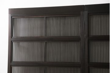 格子戸2枚をリペア&カスタム!高さをリサイズし、全てのガラスを新品のクリアガラスに交換。お客様がご用意した金具を取り付け。本体は現状をベースに着色。(ガラス帯戸、引き戸、建具)