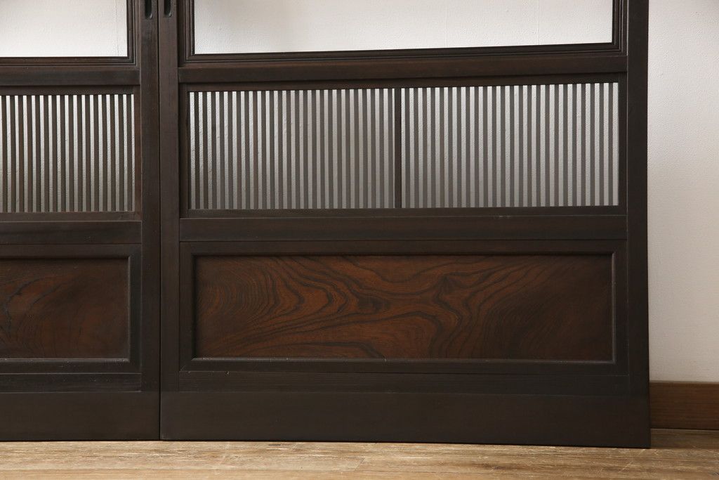 格子戸2枚をリペア&カスタム!高さをリサイズし、全てのガラスを新品のクリアガラスに交換。お客様がご用意した金具を取り付け。本体は現状をベースに着色。(ガラス帯戸、引き戸、建具)