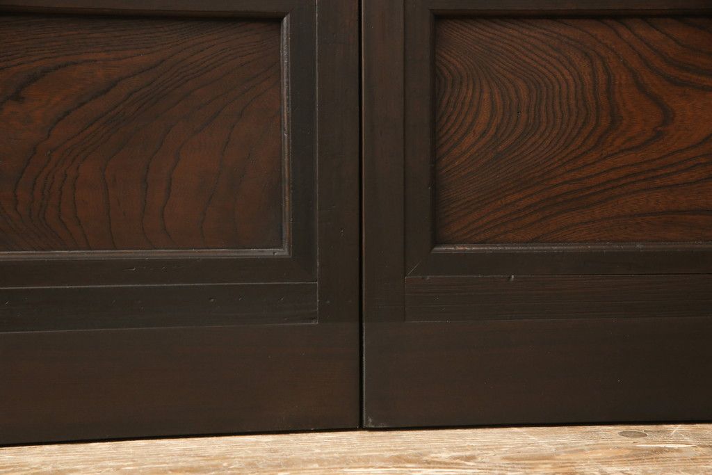 格子戸2枚をリペア&カスタム!高さをリサイズし、全てのガラスを新品のクリアガラスに交換。お客様がご用意した金具を取り付け。本体は現状をベースに着色。(ガラス帯戸、引き戸、建具)