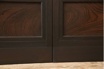 格子戸2枚をリペア&カスタム!高さをリサイズし、全てのガラスを新品のクリアガラスに交換。お客様がご用意した金具を取り付け。本体は現状をベースに着色。(ガラス帯戸、引き戸、建具)