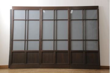 ガラス戸3枚をリペア&カスタム!高さと幅をリサイズし、既存のガラスをすべてスリガラスに差し替え。戸車・引手金具を取り付け、色味は現状に寄せて着色。(建具、引き戸)