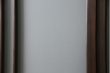 ガラス戸3枚をリペア&カスタム!高さと幅をリサイズし、既存のガラスをすべてスリガラスに差し替え。戸車・引手金具を取り付け、色味は現状に寄せて着色。(建具、引き戸)