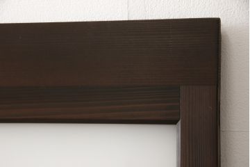 ガラス戸3枚をリペア&カスタム!高さと幅をリサイズし、既存のガラスをすべてスリガラスに差し替え。戸車・引手金具を取り付け、色味は現状に寄せて着色。(建具、引き戸)