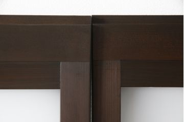 ガラス戸3枚をリペア&カスタム!高さと幅をリサイズし、既存のガラスをすべてスリガラスに差し替え。戸車・引手金具を取り付け、色味は現状に寄せて着色。(建具、引き戸)