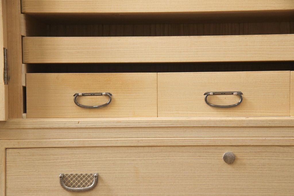 加茂総桐箪笥をリペア&カスタム!上段の引き出し枠を取り払い、衣装盆の受け製作。下段引き出し3杯のうち1杯をカットし高さをリサイズ。(並厚、総桐たんす、桐タンス、着物箪笥、衣装タンス)